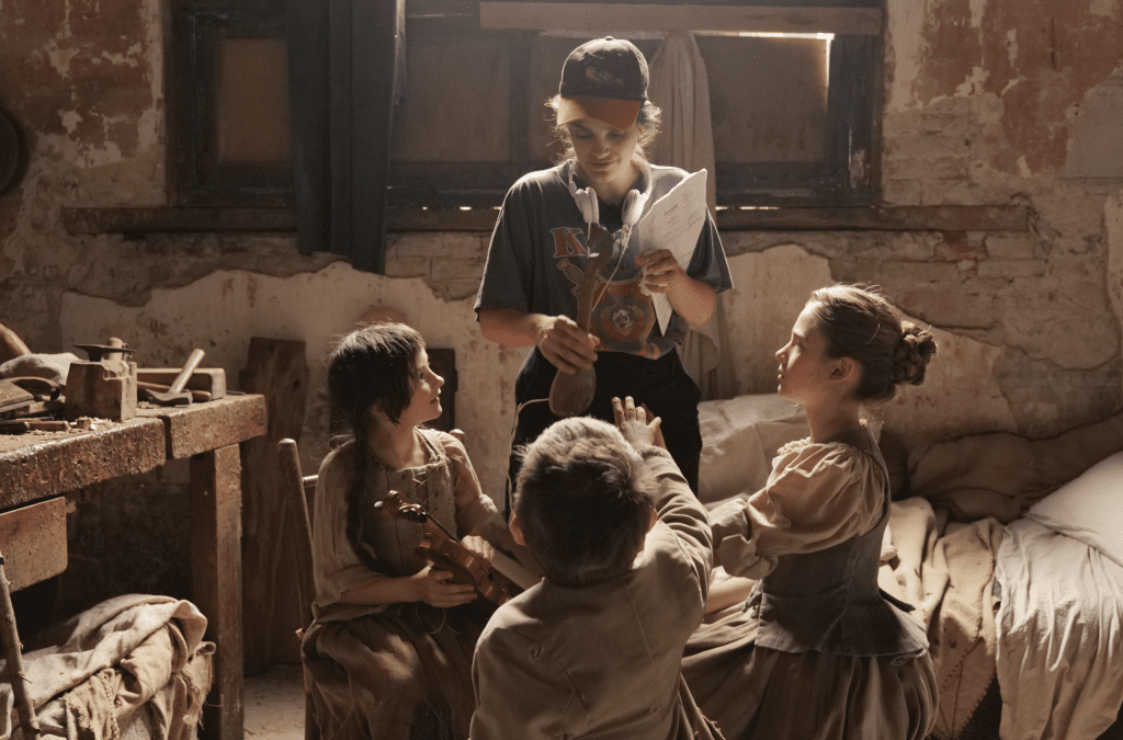Sorellanza e musica in "Gloria!": Margherita Vicario sul set.